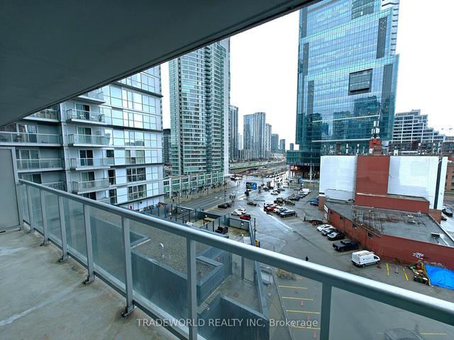 717 - 352 Front St W, Condo with 1 bedrooms, 1 bathrooms and 0 parking in Toronto ON | Image 3
