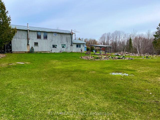 1073 Airport Rd, House detached with 3 bedrooms, 1 bathrooms and 11 parking in Faraday ON | Image 6