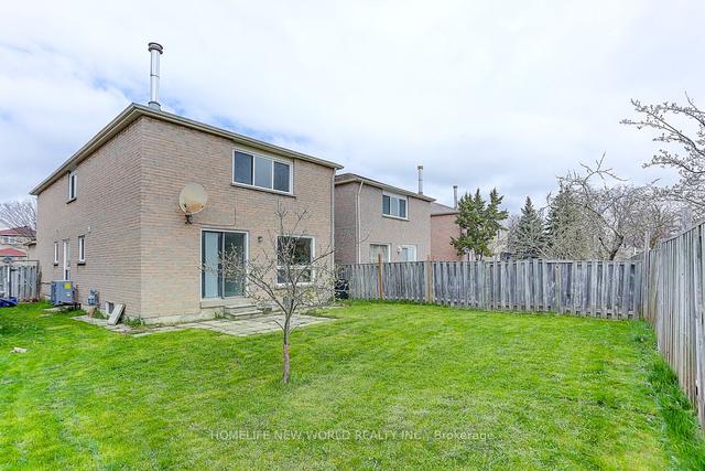 23 Martlesham Rd, House attached with 4 bedrooms, 3 bathrooms and 4 parking in Markham ON | Image 32