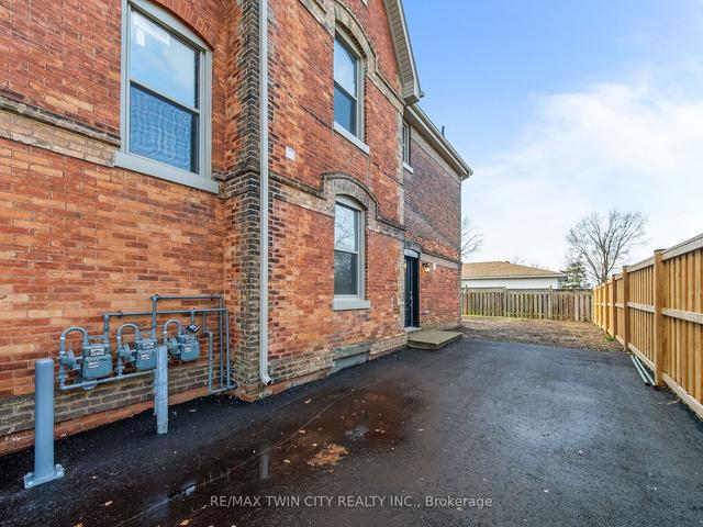 1 - 102 Park Ave, House other with 2 bedrooms, 2 bathrooms and 2 parking in Brantford ON | Image 8